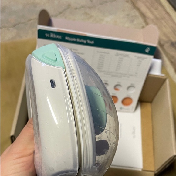 Wearable Breast Pump with Clear and Mint Design - Picture 7 of 13